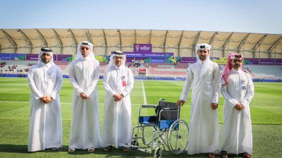 خلال تسليم الكراسي المتحركة للجنة