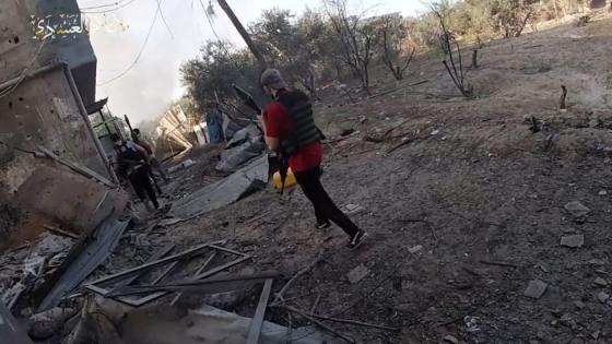 مقاتلو القسام أثناء تنفيذ عملية ضد قوات الاحتلال