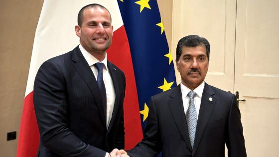 على هامش الاجتماع