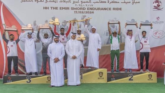 جانب من تتويج الفائزين