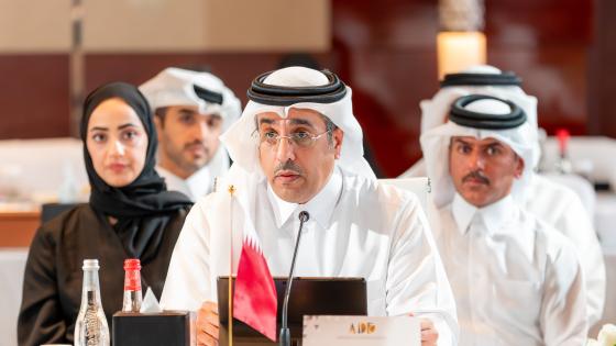 سعادة الدكتور علي بن صميخ المري وزير العمل