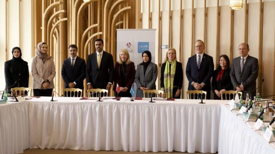 صورة جماعية عقب توقيع الاتفاقية