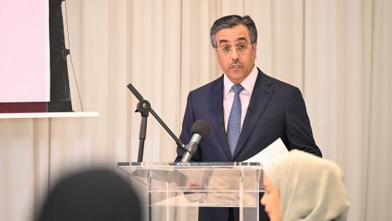 سعادة الدكتور علي بن صميخ المري وزير العمل