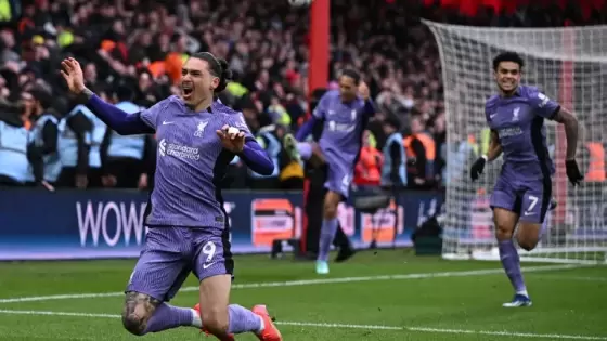 احتفال لاعبو ليفربول بالهدف