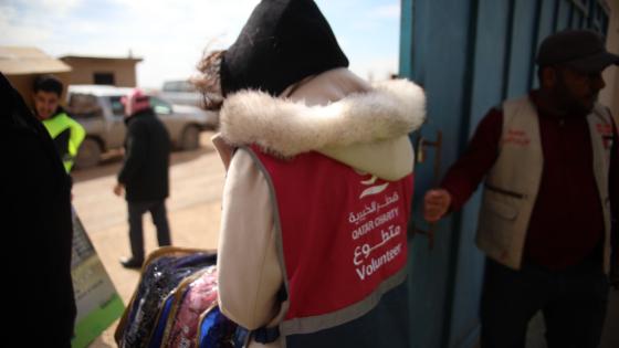 جانب من تقديم المساعدات