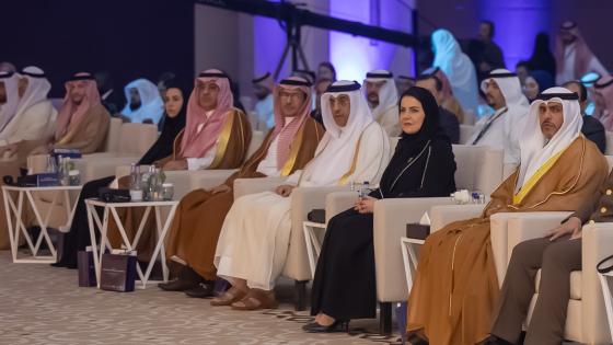 جانب من مشاركة سعادة وزير العمل في الندوة