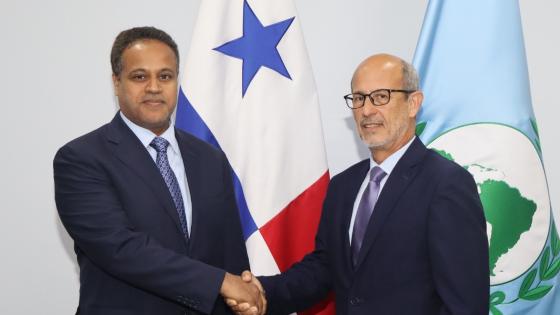 على هامش الاجتماع