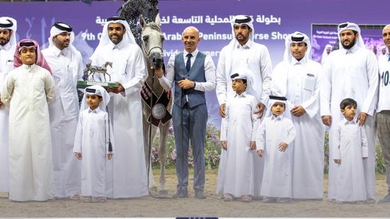 جانب من تتويج الفائزين