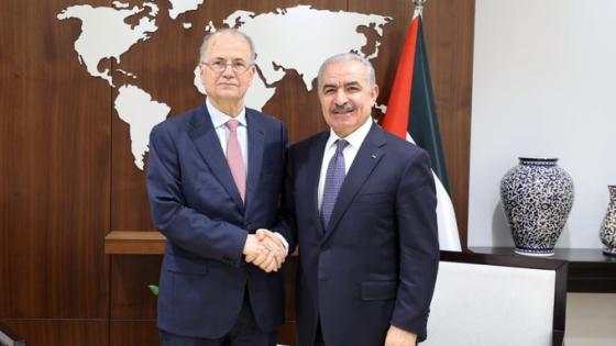 الدكتور محمد مصطفى ومحمد اشتية