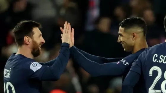 أشرف حكيمي وليونيل ميسي