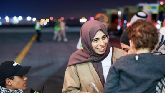 سعادة السيدة لولوة بنت راشد الخاطر وزير الدولة للتعاون الدولي بوزارة الخارجية خلال استقبالها الجرحى