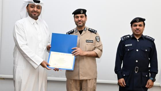 جانب من تكريم المشاركين في الدورة