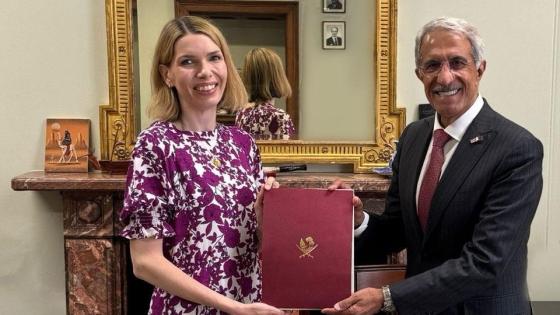 جانب من تسليم أوراق الاعتماد