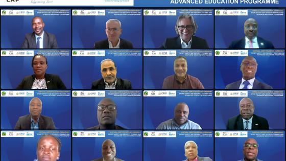 جانب من حفل التخريج عبر تقنية الاتصال المرئي