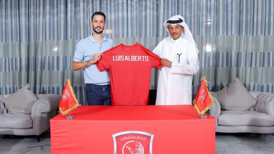 الإسباني لويس ألبيرتو بعد توقيع العقود