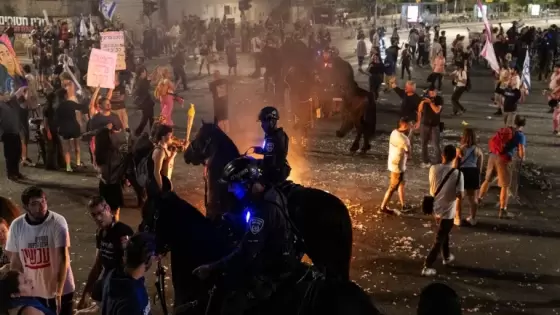 الشرطة الإسرائيلية اعتقلت عددا من المتظاهرين بتهمة إثارة الشغب