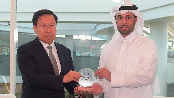 على هامش الاجتماع