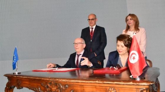 جانبب من توقيع الاتفاقية