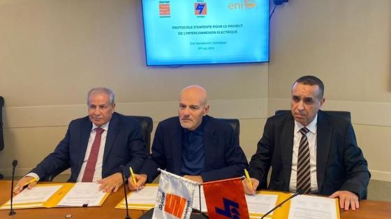 جانب من توقيع الاتفاقية