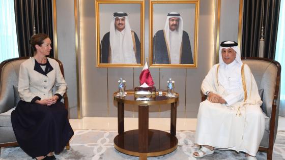 خلال تسلم نسخة من أوراق الاعتماد