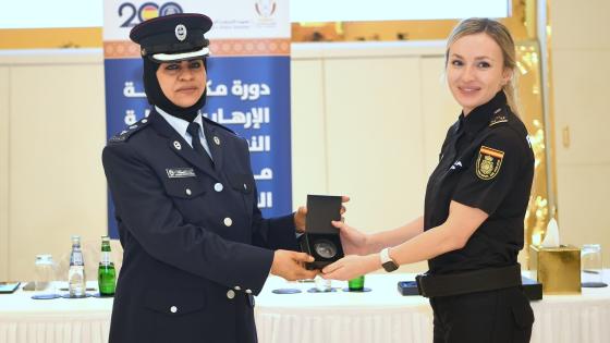 جانب من تكريم المشاركات في الدورة