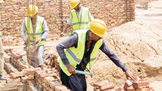 جانب من عملية البناء