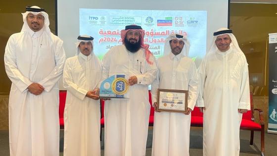 خلال تسلم الجائزة