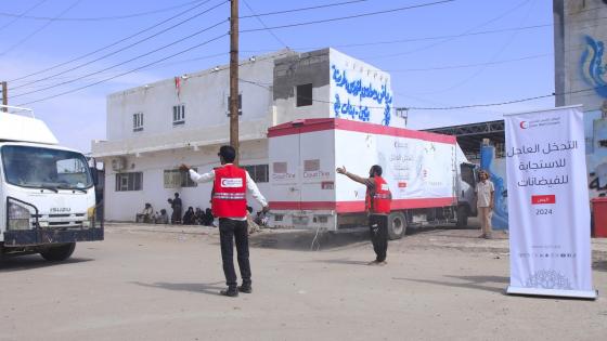 جانب من تقديم المساعدات