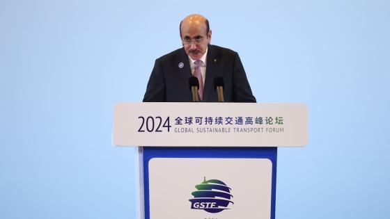 سعادة وزير المواصلات خلال كلمته أمام المنتدى العالمي للنقل المستدام