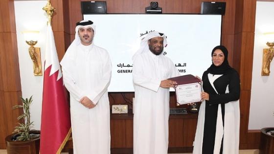 جانب من تسليم شهادات الانضمام لممثلي الشركات