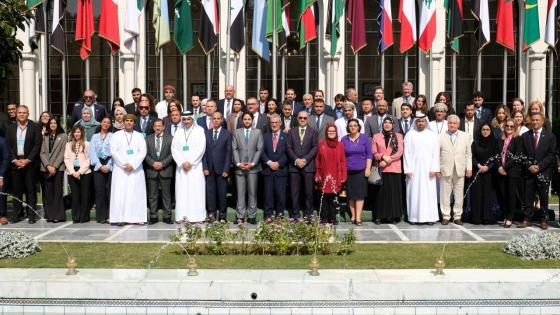 صورة جماعية للمشاركين في المنتدى