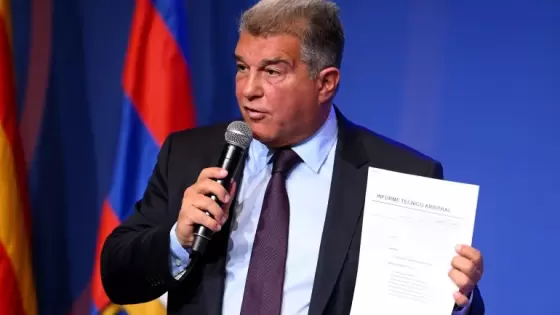 خوان لابورتا رئيس نادي برشلونة الإسباني