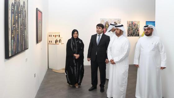 الدكتور خالد بن إبراهيم السليطي مدير عام "كتارا" خلال زيارة المعرض