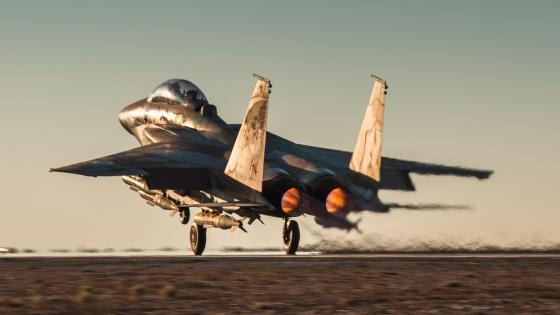 مقاتلة من طراز "إف-15" المتطورة