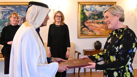 جانب من تسليم أوراق الاعتماد