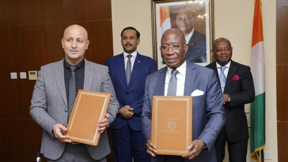 جانب من توقيع الاتفاقية