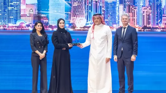 جانب من تسلم الجائزة