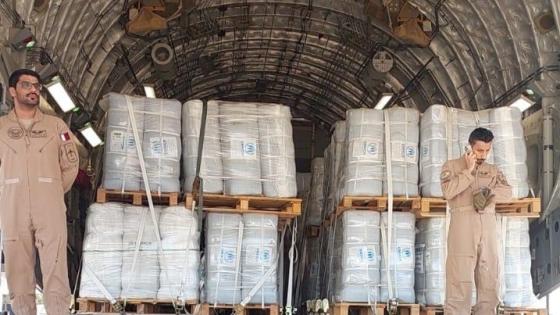 جانب من تسليم المساعدات