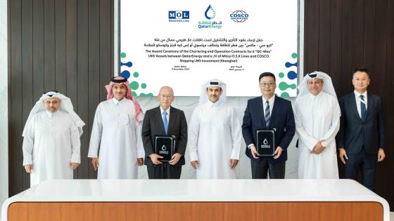 صورة جماعية عقب توقيع العقود