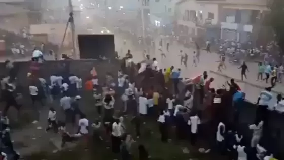 جانب من الاحتجاجات وأعمال العنف