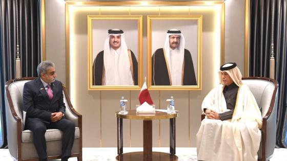 خلال تسليم نسخة من أوراق الاعتماد