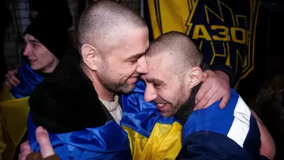 أسرى أوكرانيون أفرج عنهم في صفقة تبادل مع روسيا