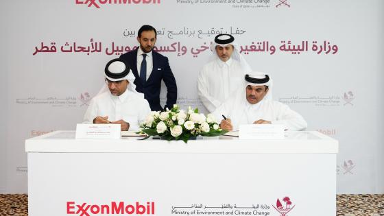 جانب من توقيع الاتفاقية