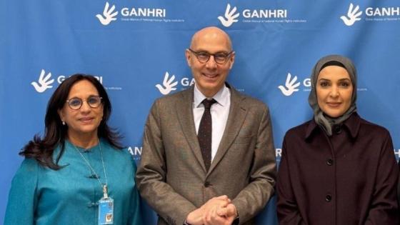 صورة على هامش الاجتماع