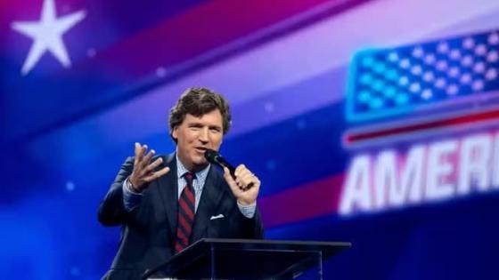 الصحفي الأمريكي تاكر كارلسون