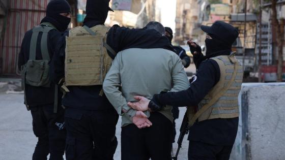 عناصر الأمن السوري تعتقل أحد المتهمين من خلايا حزب الله