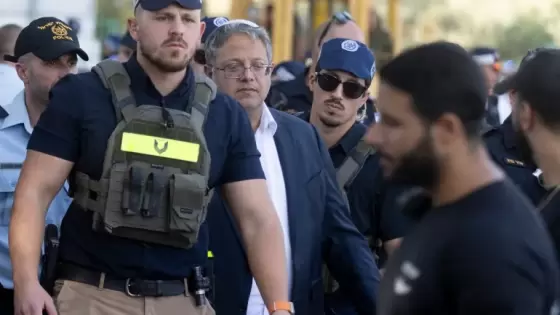 بن غفير وسط حراسة مشددة بالحرم الإبراهيمي