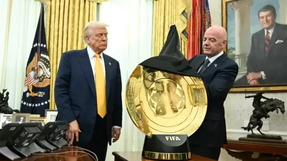 إنفانتينو  ودونالد ترامب