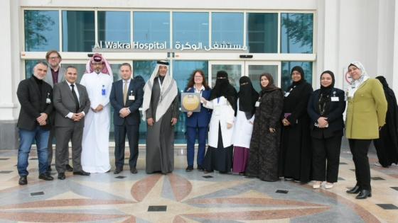 جانب من تسلم الاعتماد الدولي