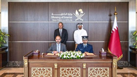 جانب من التوقيع